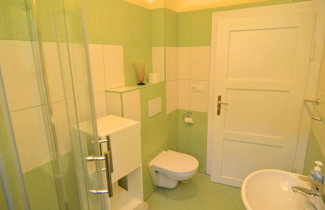 Spacious Villa near Forest in Buchet - Photo 21