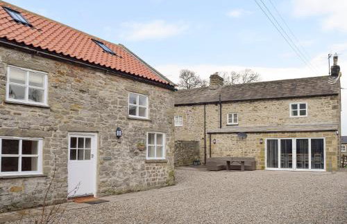 Peartree Cottage & Granary - Photo 1
