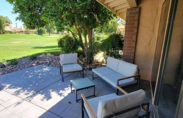 Upscale mid century on the green w Private Hot Tub - Foto 11