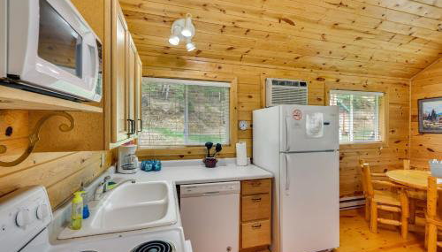 Hike, Ski, ATV and More Deadwood Cabin with Grill - Foto 4