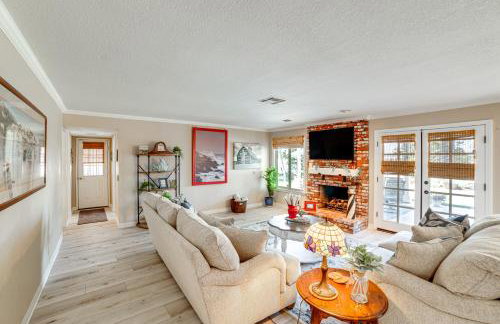 Pet-Friendly Riverside Retreat with Private Spa! - Foto 4