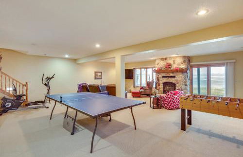 Hot Tub and Fireplace Cozy Home on Howard Lake! - Foto 16