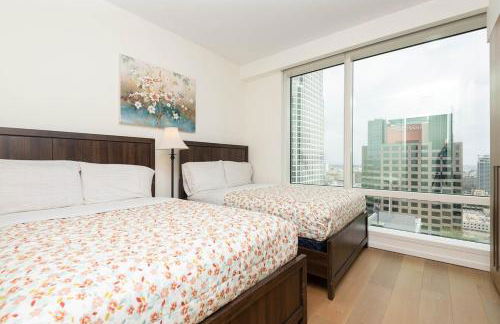 Snug 3BR HighRise with Pool, Spa & Rooftop Views - Foto 38