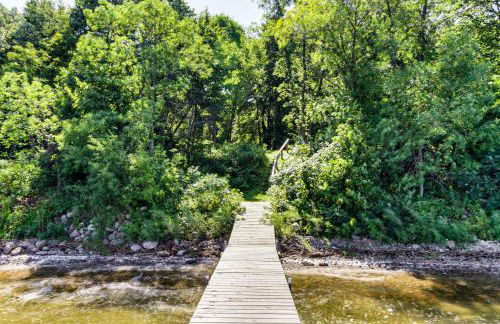 Charming Getaway Rustic Cabin on West Battle Lake - Foto 3