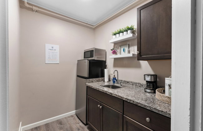 TuckAway Suites at East Branch - Foto 61