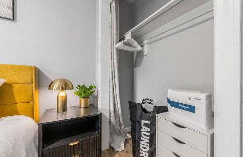 Mid century APT, KING bed + desk - Foto 14