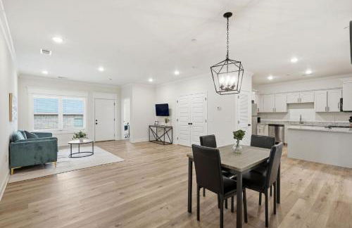 Stylish 2BR2BA Stay Open Layout - Foto 10