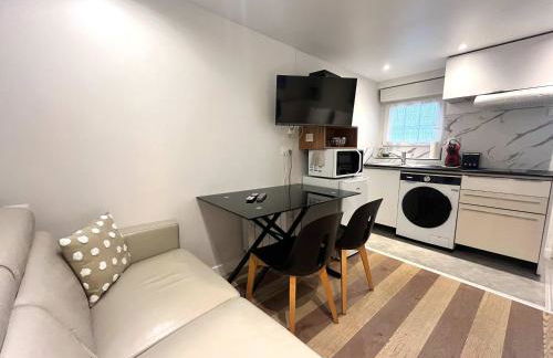 In The Heart Of The City - Cosy Studio - Close to RER - Foto 3