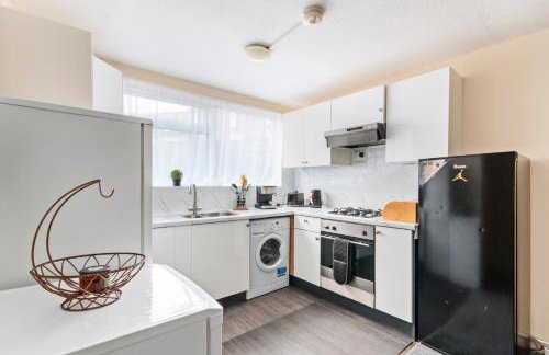 House - Sleeps up to 10 & Free Parking - Foto 17