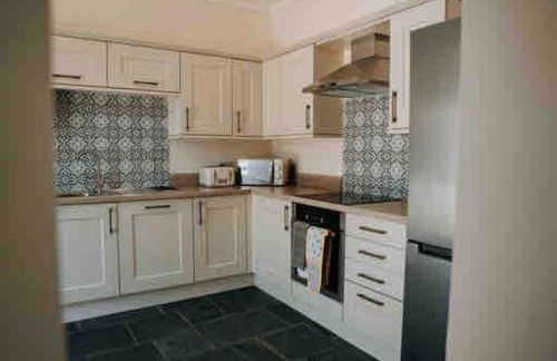 1 Courtyard cottage with hot tub and walled garden - Foto 4