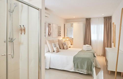 Charming Patio Villa With Private Pool - 6BR - In The Heart of Playa den Bossa - Walk To Ushuaïa, Hi & The Beach! - Photo 16