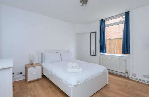 Charming 1BDR Haven with Private Courtyard - Foto 3