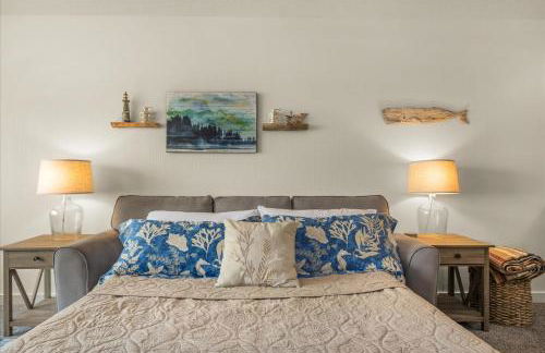 Oceanfront Suite - Top Floor - Sleeps 4 - Pool and Sauna - Foto 5