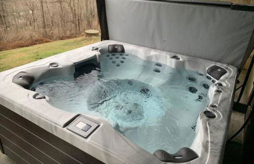 Large Log Cabin Chalet w/ Hot Tub - Horses & Lake! - Foto 40