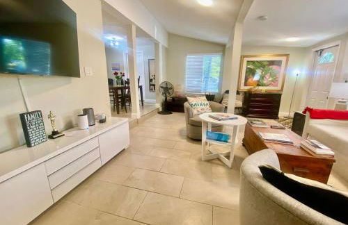 Artful Home Near Design District - Foto 17