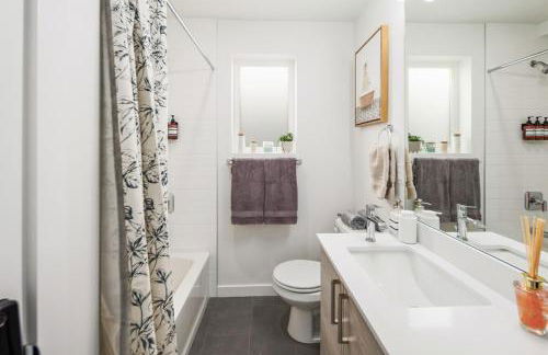 NEW! Central Ballard 3BR Townhome Fits 8 Free Parking AC Family Friendly - Foto 19