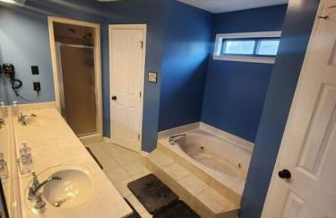 Large near Shops/Dining & easy access to freeway - Foto 17