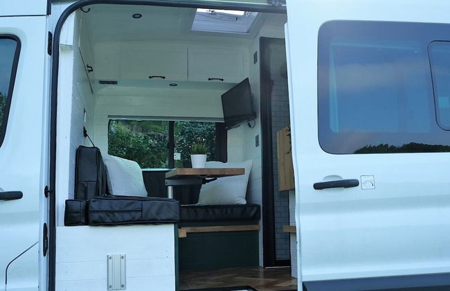 Superb 4 Berth Campervan With Kingsize bed - Foto 2