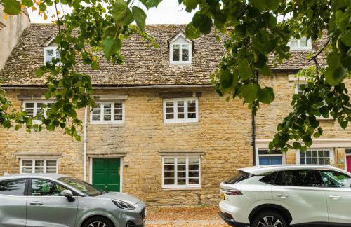 Charming Cotswold Cottage on Church Green, Witney - Photo 1