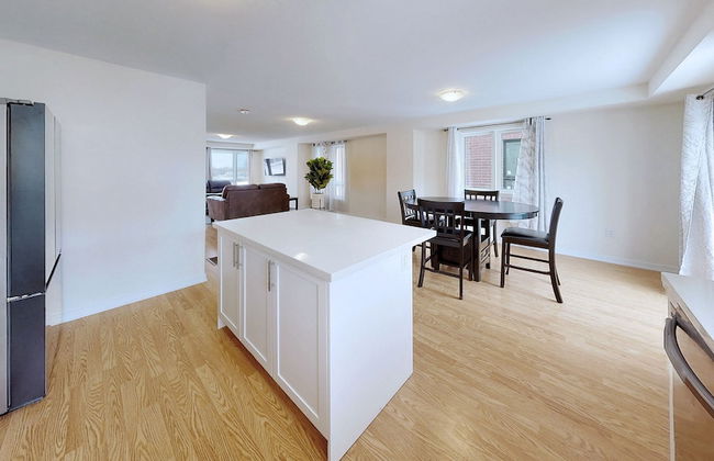 Modern 3-bedroom Oshawa Home - Photo 13