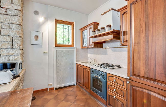 Villa in Torri del Benaco With Private Pool - Photo 10