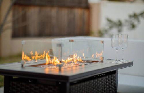 2 private masters, new beds & furniture, sleeps 12 - Photo 3