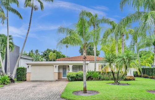 3 min. walk to Wilton Drive, pool and huge yard - Photo 43