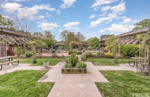 Luxury Warehouse District Condo - Foto 36