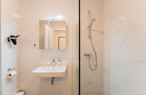 Flex SelfCheckIns 149 - Zagreb - Bedroom - Garage - Loggia - Foto 13