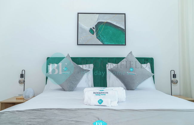 Bloomfields Modern 1BR in Thalassa - Photo 2