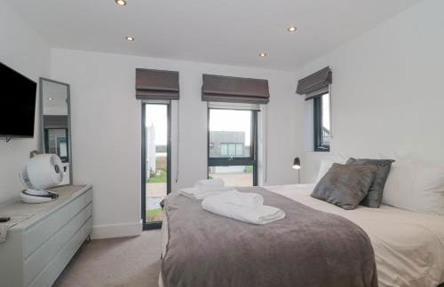 Agua de Plata, 16 Wakeling Island, Silverlake - Photo 13