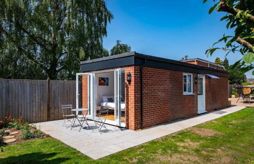 Patio lodge with forest access close to beaches - Foto 12