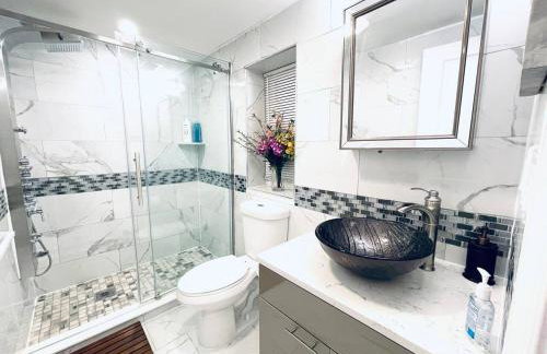 Downtown City Hall near Kimmel Center 2BD Suite - Photo 18