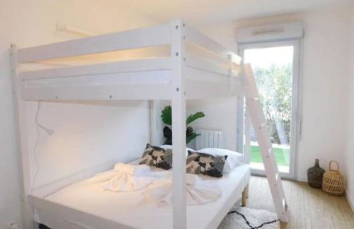 Mandelieu vacances RDC jardin, piscine, parking 2 chambres - Foto 13