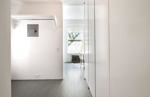 E10-2 Designer East Village Townhouse 1BR W D - Foto 19