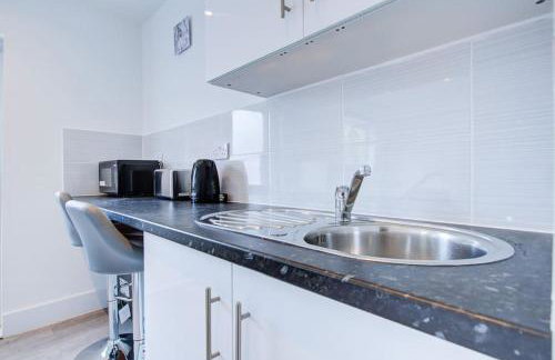 Comfy and Convenient Studio Suite Lewisham with Free street parking, WIFI and quick access to central London Sleep 3 - Photo 6