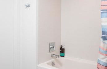 Lux 2BR w Gym Pool sleep 6 in Assembly Square - Photo 16