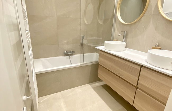 Large Retro Chic Flat 100m2 in City Center - Parking - Foto 25