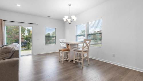 Brand New Townhome 2024 Great Deal - Foto 5