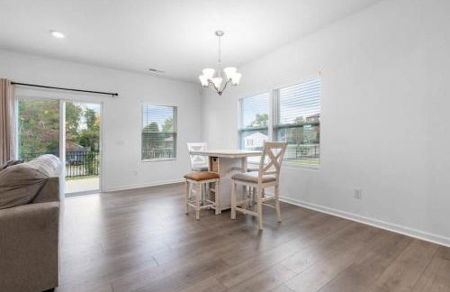 Brand New Townhome 2024 Great Deal - Foto 5