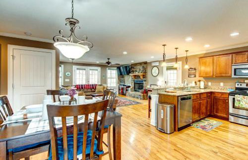 Lakefront Sparta Retreat with Dock and Game Room - Foto 16