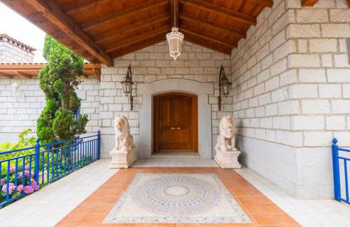 Mansión con Jacuzzi a 40 grados, gran piscina y Pádel - Photo 61