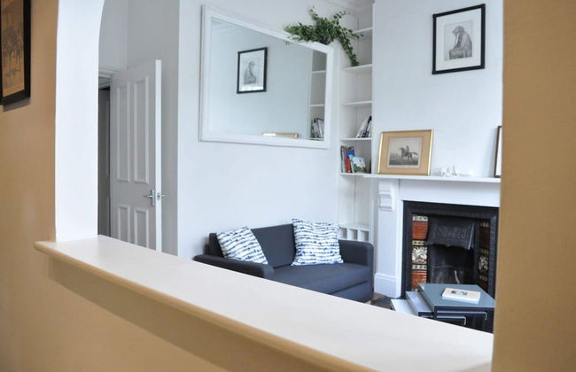 Bright 1 Bedroom Flat Perfect for City Getaway - Photo 6