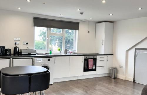 HEATHROW AIRPORT apartments-FREE parking-Free underground to and from Heathrow-30 min central London - Foto 16