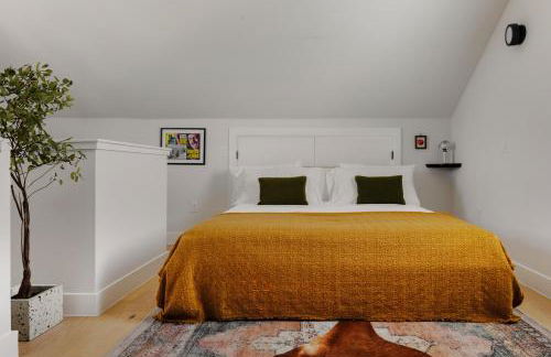 Walker's Paradise — Eats Drinks + - Foto 17