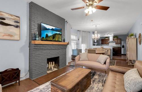 5BR Family Victorian Walk2Falls KingSuite Gameroom - Foto 8