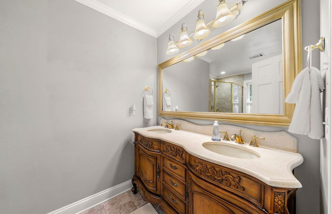 Beautiful Large Newly Renovated 5 Bedroom House - Foto 76