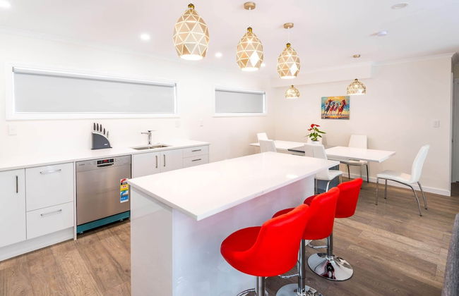 Brand New 5BR home with view of the sea - Photo 19