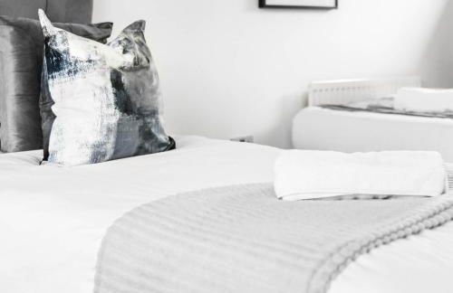 Three Bed House - Parking - Garden - Fast Wi-Fi 19LL - Foto 11