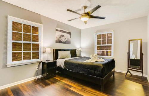 Spacious 5BR Retreat Sleeps 12,Large Deck - Foto 8